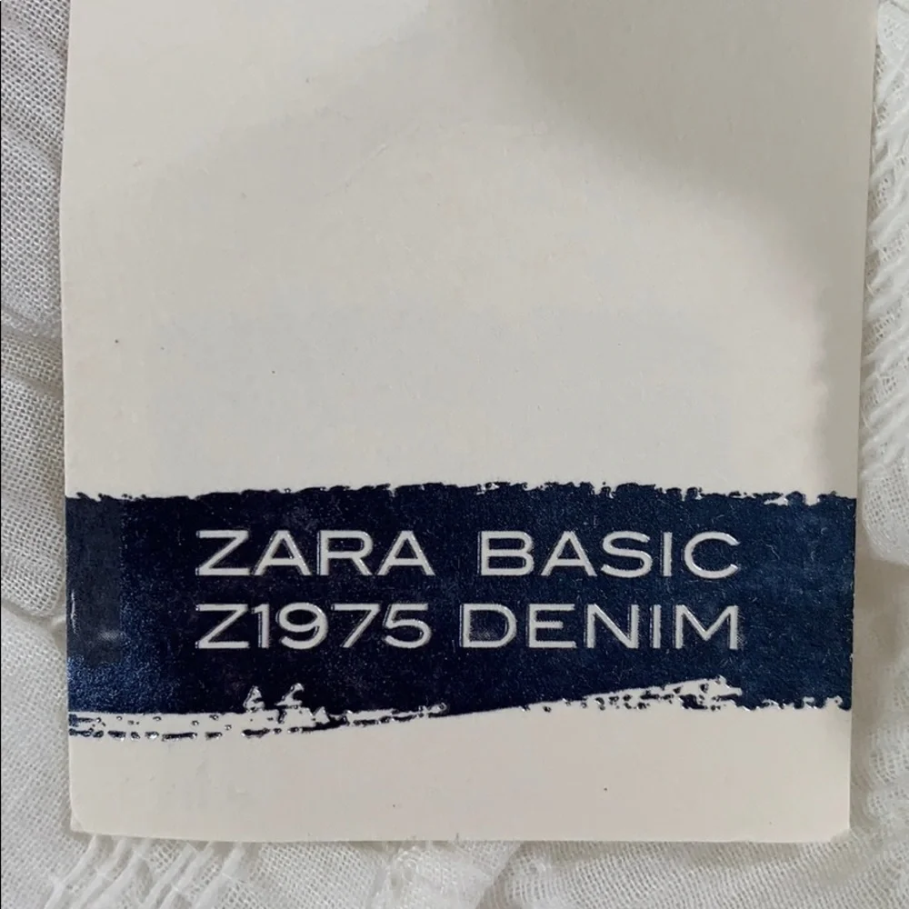 NWT. Zara White Blouse with Puff Sleeves. Size S.